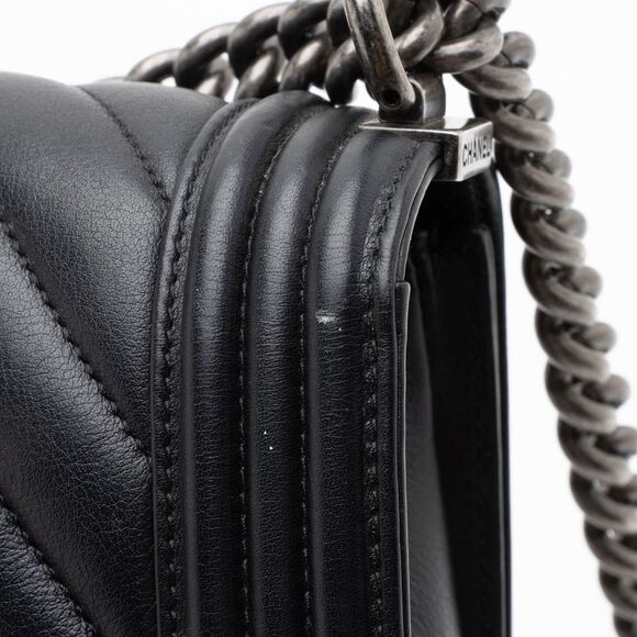 Chanel Chevron Lambskin Old Medium Boy Bag - Picture 12 of 15